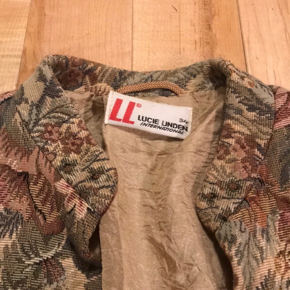 Vintage floral jacket. - Picture 10 of 13